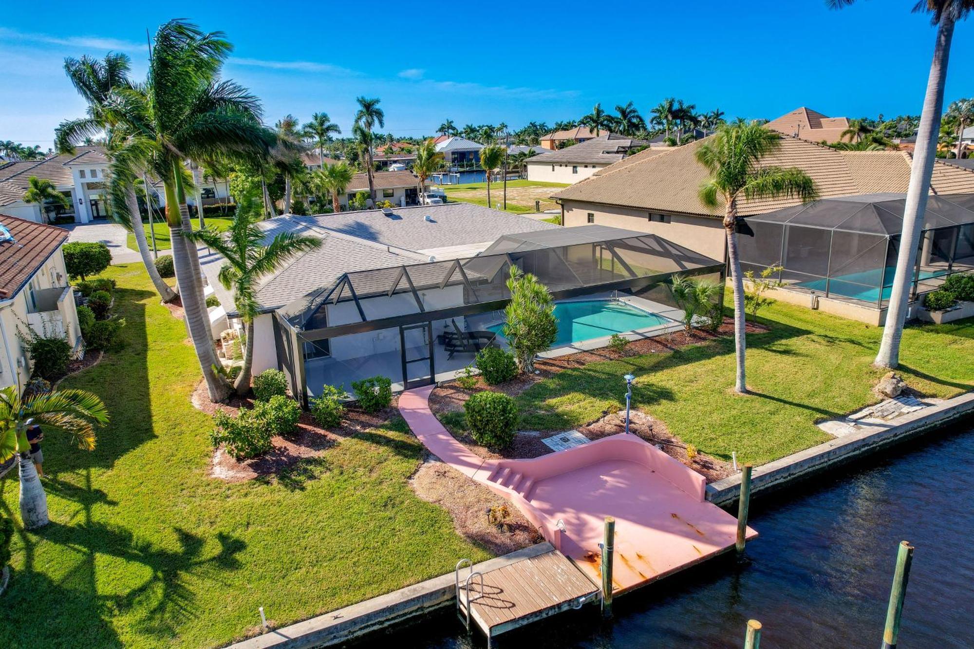 Waterfront Cape Coral Home With Private Pool! ภายนอก รูปภาพ